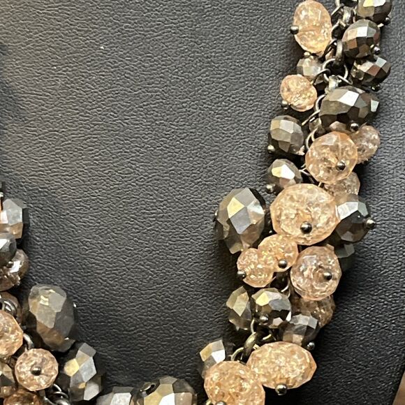 Simply Vera Gunmetal Tone Pink Crackle & Silver Faceted Cluster Beads Necklace - Picture 5 of 8